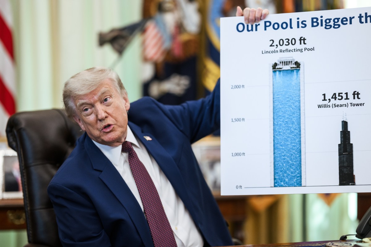 President Donald J. Trump signs Executive Orders in the Oval Office, Wednesday, June 3, 2026. (Official White House Photo by Molly Riley)