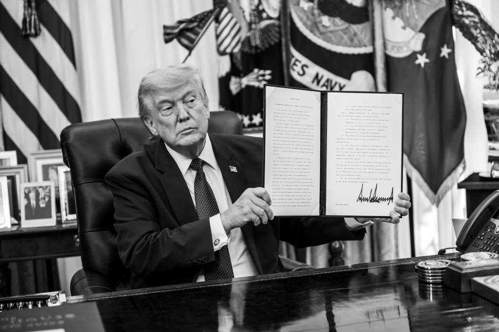 President Donald J. Trump signs Executive Orders in the Oval Office, Wednesday, June 3, 2026. (Official White House Photo by Molly Riley)
