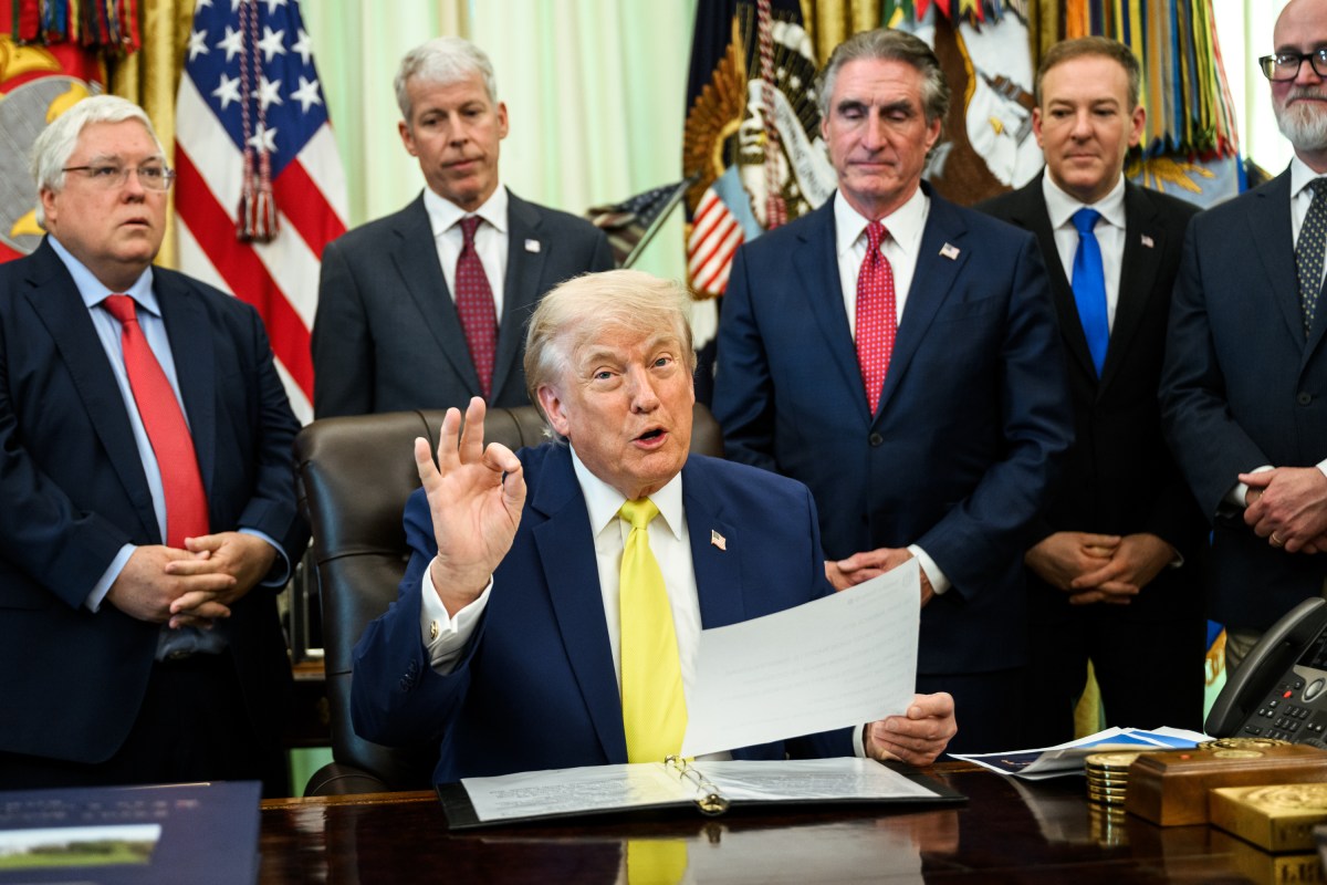 President Donald J. Trump, joined by Secretary of Energy Chris Wright, Secretary of the Interior Doug Burgum, EPA Administrator Lee Zeldin and others, makes an announcement on coal, Thursday, June 4, 2026, in the Oval Office. (Official White House Photo by Molly Riley)