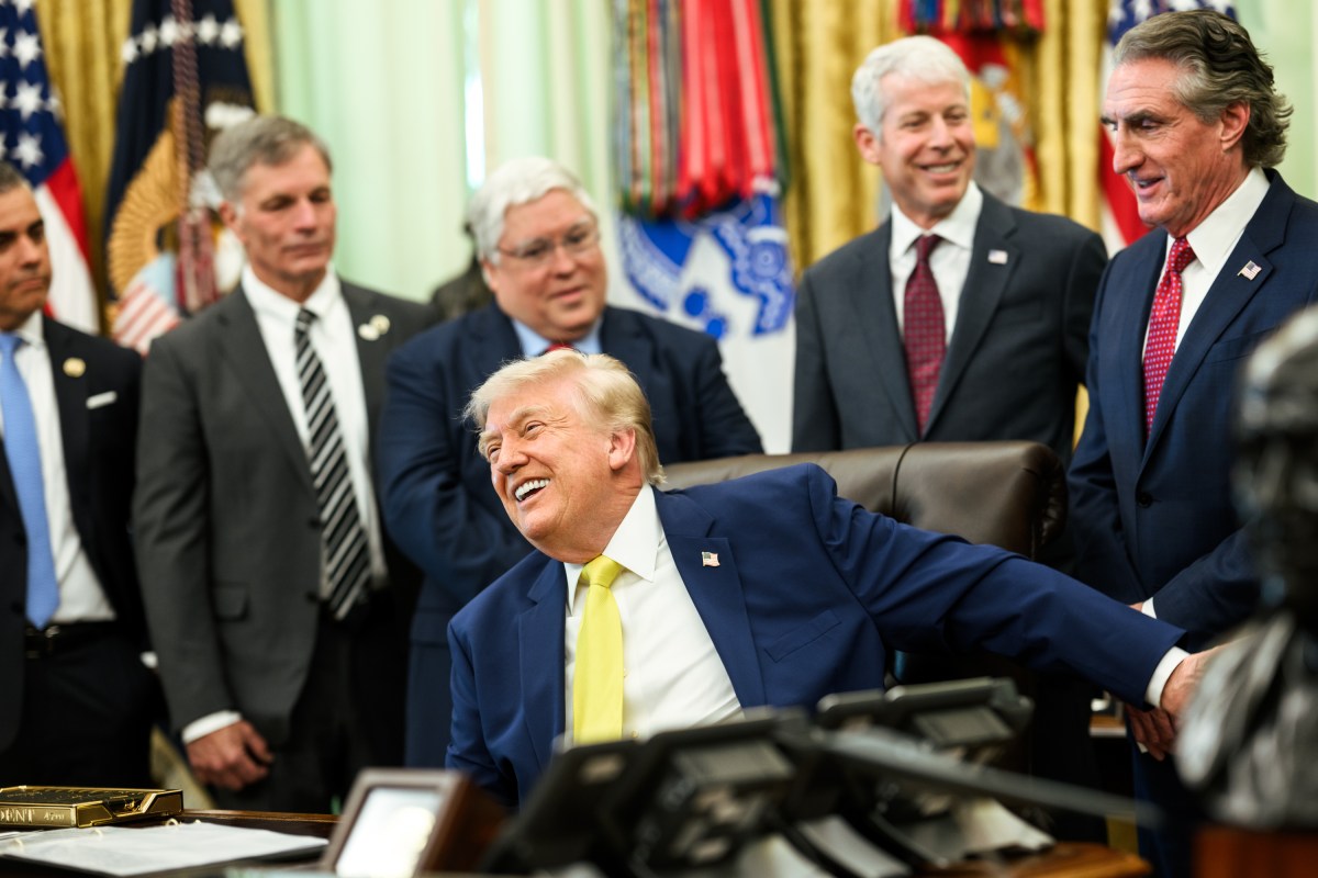President Donald J. Trump, joined by Secretary of Energy Chris Wright, Secretary of the Interior Doug Burgum, EPA Administrator Lee Zeldin and others, makes an announcement on coal, Thursday, June 4, 2026, in the Oval Office. (Official White House Photo by Molly Riley)