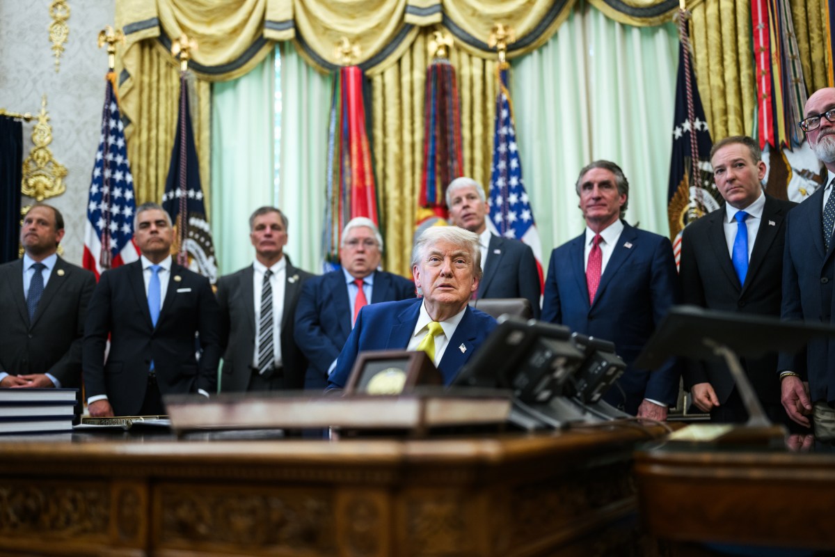President Donald J. Trump, joined by Secretary of Energy Chris Wright, Secretary of the Interior Doug Burgum, EPA Administrator Lee Zeldin and others, makes an announcement on coal, Thursday, June 4, 2026, in the Oval Office. (Official White House Photo by Molly Riley)