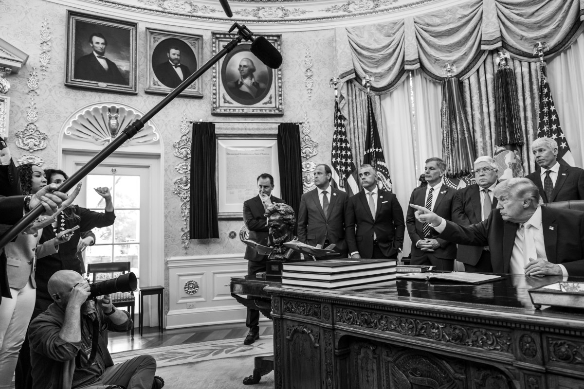 President Donald J. Trump, joined by Secretary of Energy Chris Wright, Secretary of the Interior Doug Burgum, EPA Administrator Lee Zeldin and others, makes an announcement on coal, Thursday, June 4, 2026, in the Oval Office. (Official White House Photo by Molly Riley)