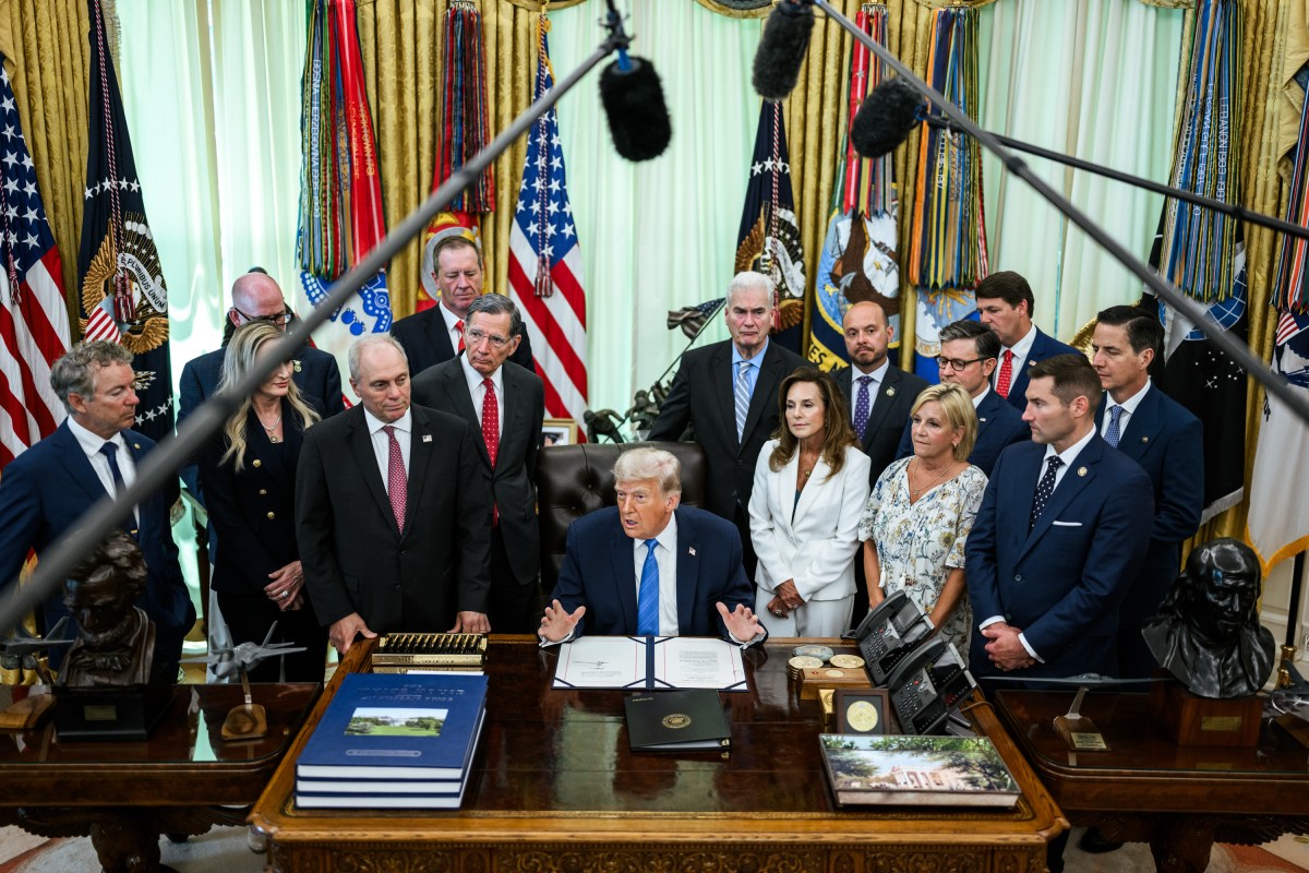 President Donald J. Trump signs the Secure America Act in the Oval Office, Wednesday, June 10, 2026. (Official White House Photo by Daniel Torok)