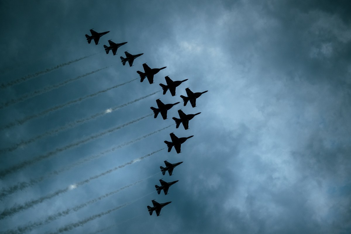 The U.S. Air Force Thunderbirds and the U.S. Navy Blue Angels perform a flyover at the White House during UFC Freedom 250, Sunday, June 14, 2026. (Official White House Photo by Daniel Torok)