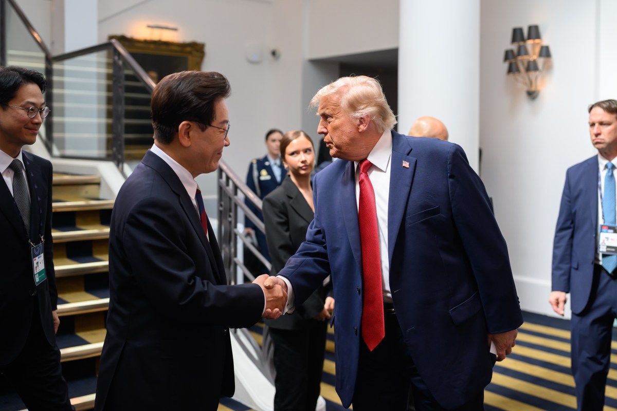 President Donald J. Trump attends G7 working session IV, on growth and imbalances, at the Hotel Royal Evian, Wednesday, June 17, 2026, in Evian-les-Bains, France.(Official White House Photo by Daniel Torok)