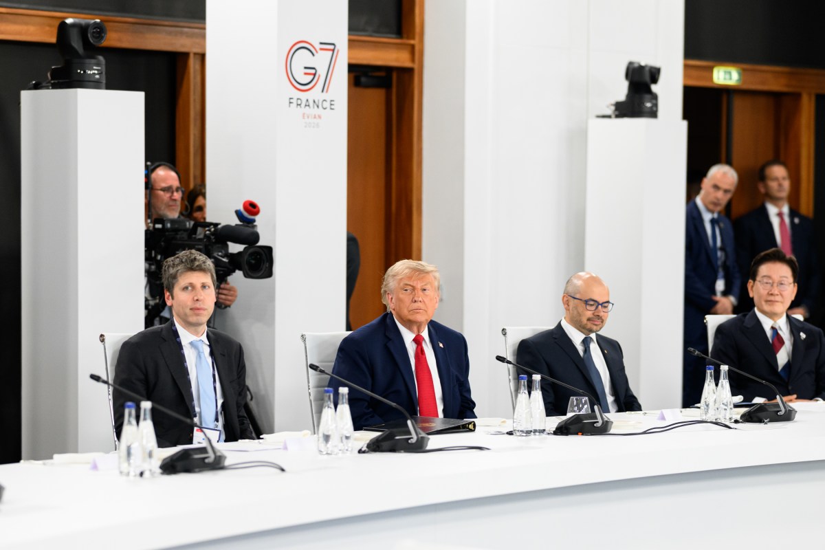 President Donald J. Trump attends G7 working session V, on AI and the digital age, at the Hotel Royal Evian, Wednesday, June 17, 2026, in Evian-les-Bains, France.(Official White House Photo by Daniel Torok)