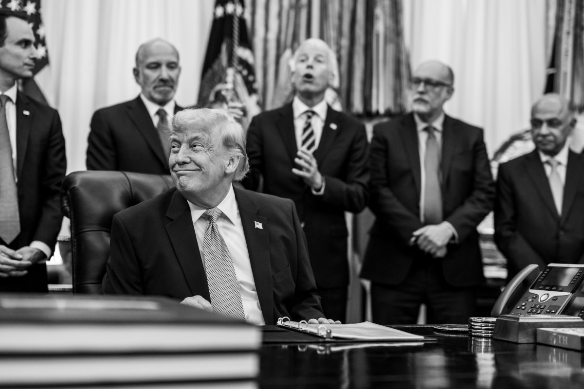 President Donald J. Trump, joined by Secretary of War Pete Hegseth, Physicist John M. Martinis, Science and Technology Policy Director Michael Kratsios, Secretary of Commerce Howard Lutnick, Secretary of Energy Chris Wright, OMB Director Russ Vought, and others, delivers remarks after signing an Executive Order on quantum computing in the Oval Office, Monday, June 22, 2026. (Official White House Photo by Joyce N. Boghosian)
