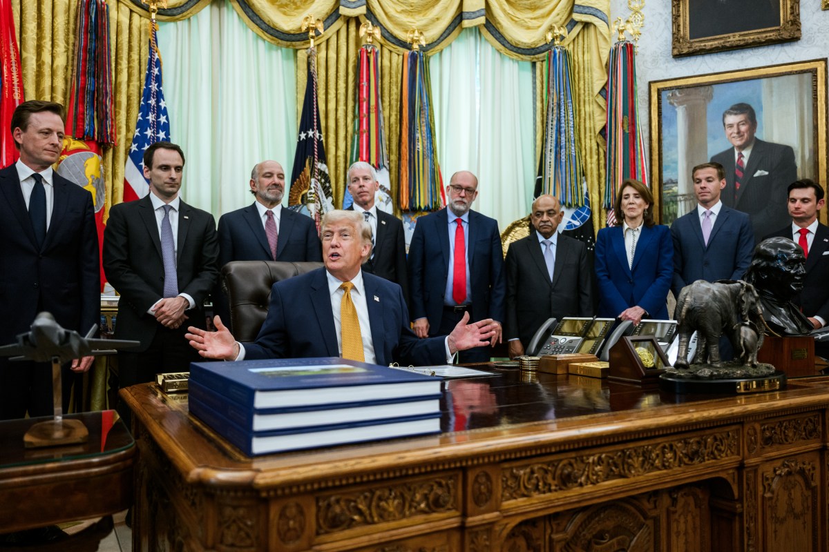 President Donald J. Trump, joined by Secretary of War Pete Hegseth, Physicist John M. Martinis, Science and Technology Policy Director Michael Kratsios, Secretary of Commerce Howard Lutnick, Secretary of Energy Chris Wright, OMB Director Russ Vought, and others, delivers remarks after signing an Executive Order on quantum computing in the Oval Office, Monday, June 22, 2026. (Official White House Photo by Joyce N. Boghosian)