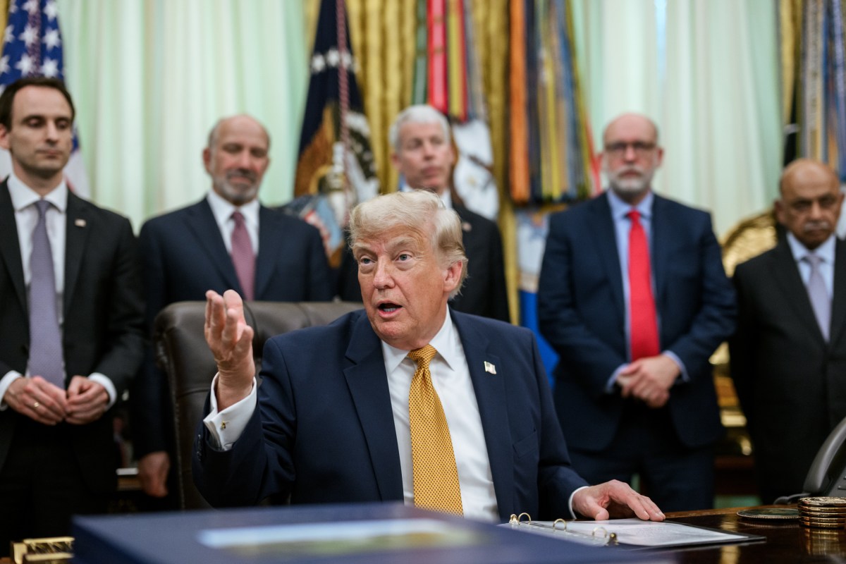 President Donald J. Trump, joined by Secretary of War Pete Hegseth, Physicist John M. Martinis, Science and Technology Policy Director Michael Kratsios, Secretary of Commerce Howard Lutnick, Secretary of Energy Chris Wright, OMB Director Russ Vought, and others, delivers remarks after signing an Executive Order on quantum computing in the Oval Office, Monday, June 22, 2026. (Official White House Photo by Joyce N. Boghosian)