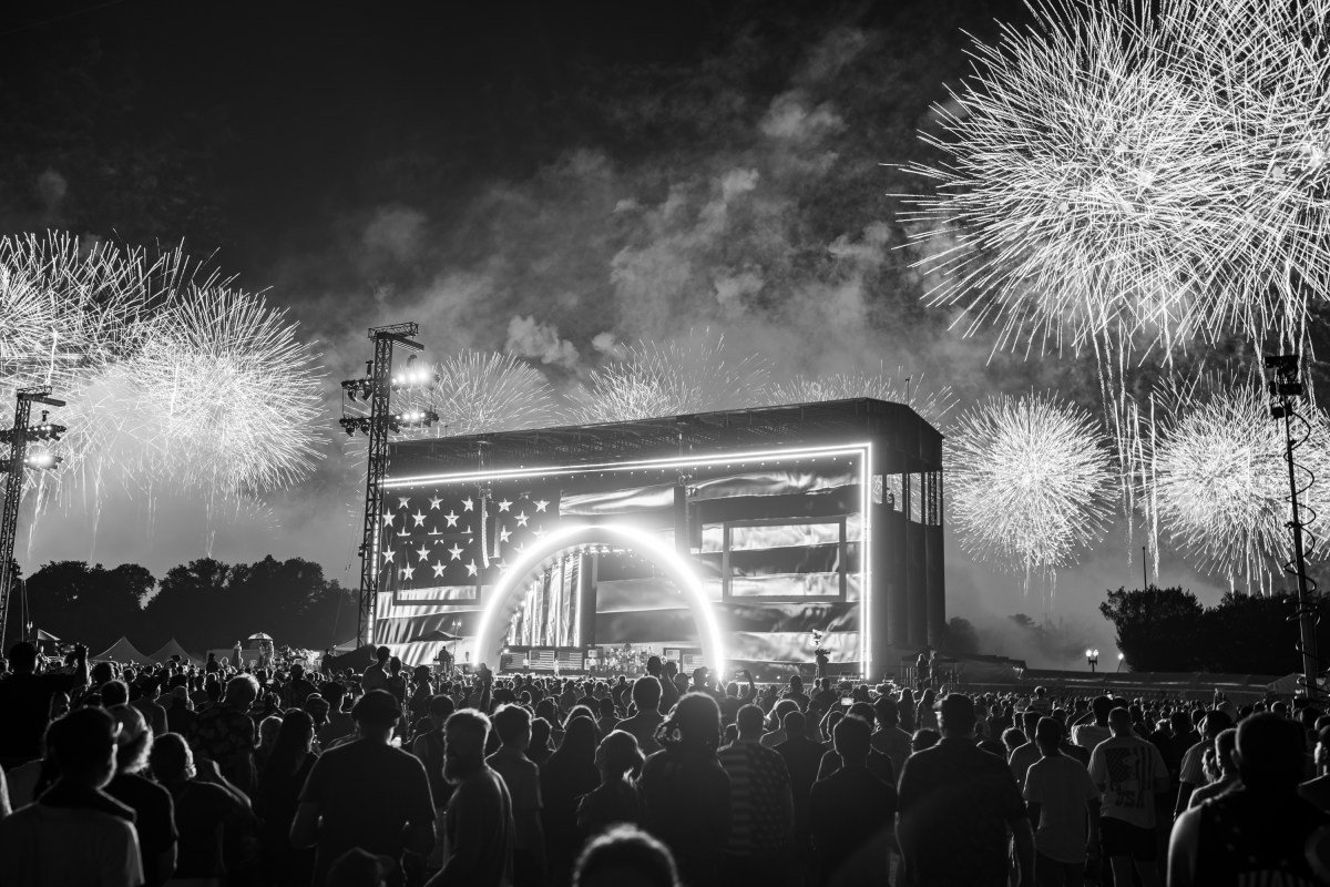Fireworks explode over the National Mall in Washington, D.C. during the “Salute to America 250” Fourth of July celebration honoring America’s 250th anniversary, Sunday, July 5, 2026. (Official White House Photo by Daniel Torok)