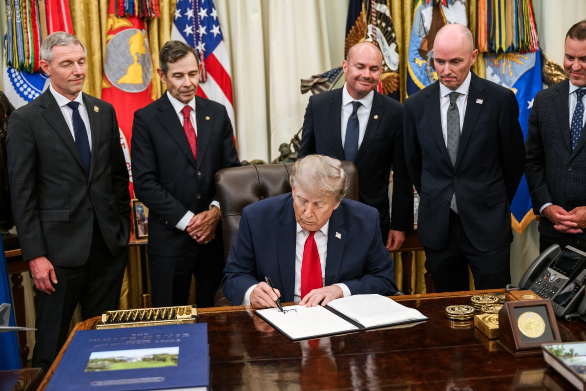 President Donald J. Trump signs executive orders alongside Utah Governor Spencer Cox and members of the Utah congressional delegation in the Oval Office, Monday, July 13, 2026. (Official White House Photo by Molly Riley)