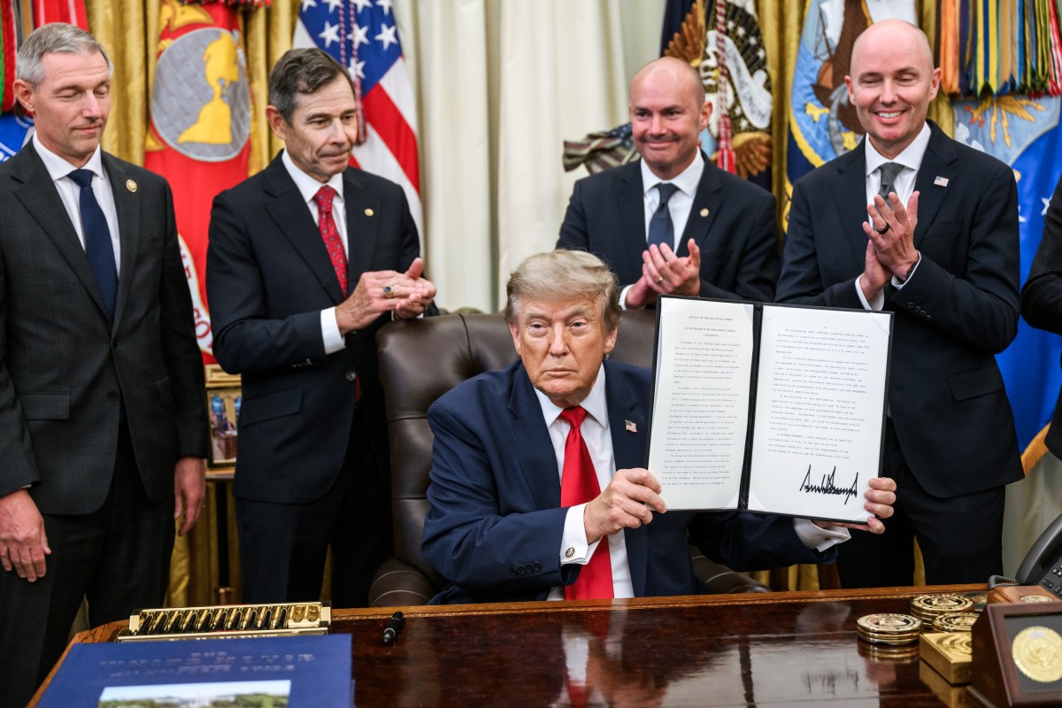 President Donald J. Trump signs executive orders alongside Utah Governor Spencer Cox and members of the Utah congressional delegation in the Oval Office, Monday, July 13, 2026. (Official White House Photo by Molly Riley)