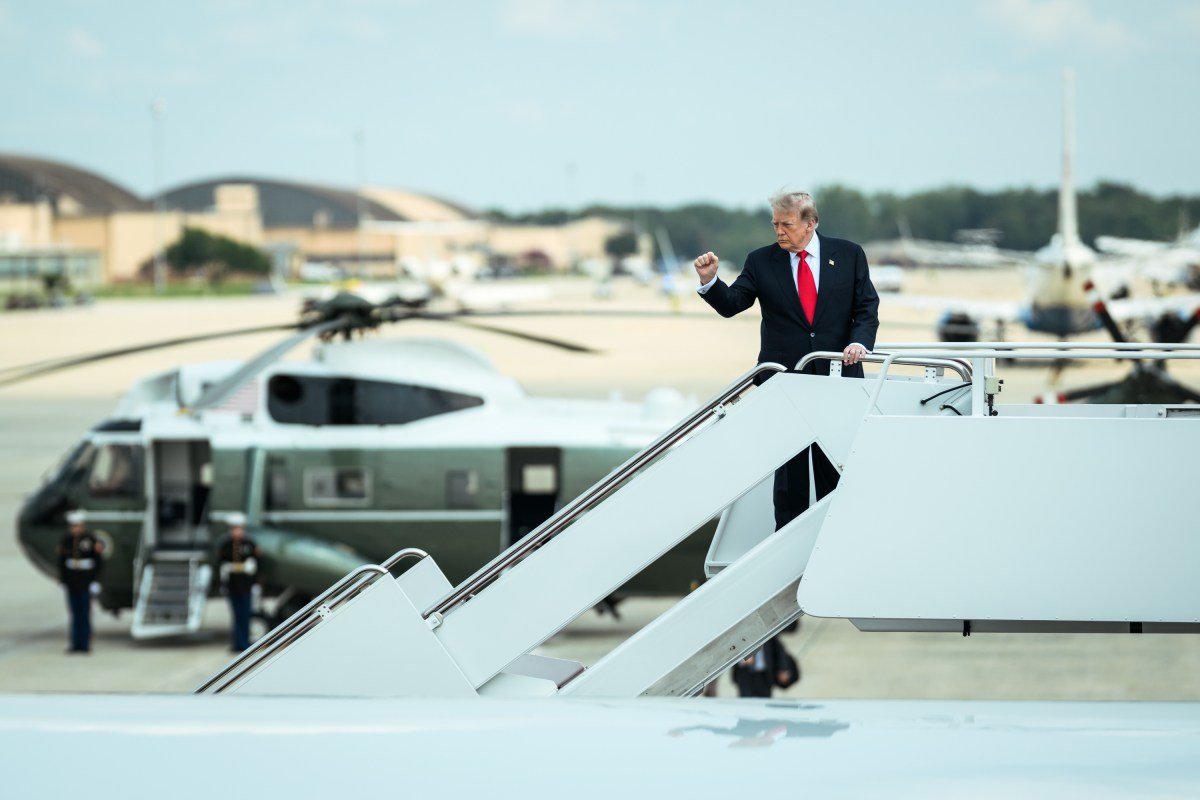 President Donald J. Trump disembarks Marine One at Joint Base Andrews, Maryland on Monday, July 27, 2026, and boards Air Force One en route to Oakland County International Airport, Michigan. (Official White House Photo by Daniel Torok)