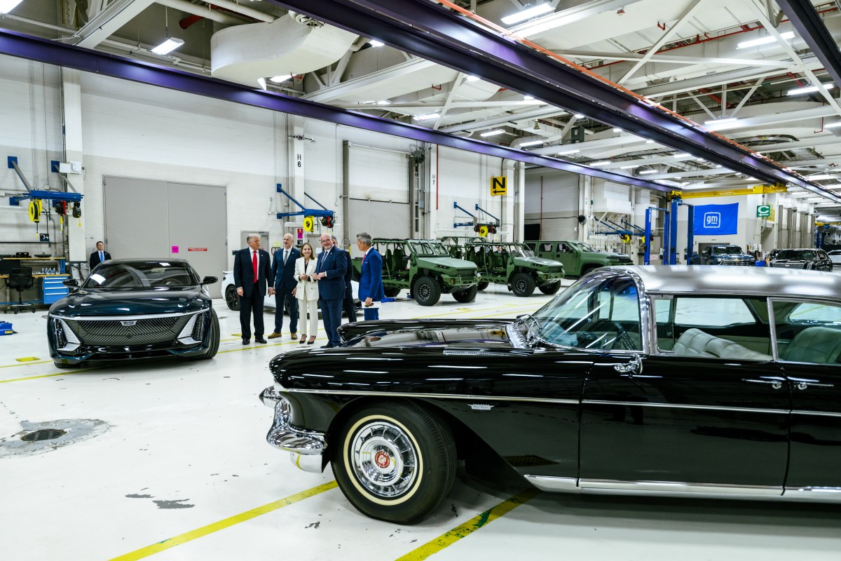 President Donald J. Trump tours the vehicle and garage facility at General Motors Proving Ground in Milford, Michigan, with Secretary of Transportation Sean Duffy, GM CEO Mary Barra, and others, Monday, July 27, 2026. (Official White House Photo by Daniel Torok)