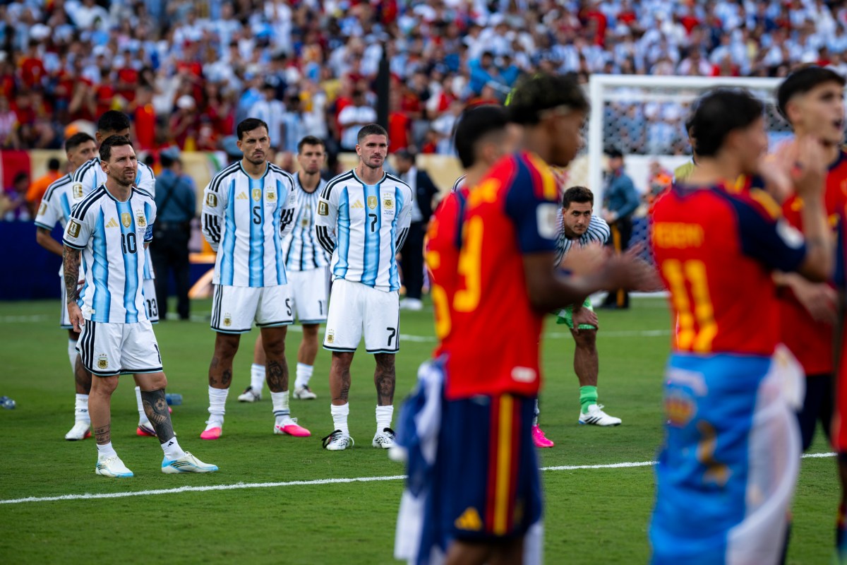 President Donald J. Trump presents medals following the FIFA World Cup Final between Spain and Argentina, Sunday, July 19, 2026, at MetLife Stadium in Rutherford, New Jersey. (Official White House Photo by Daniel Torok)
