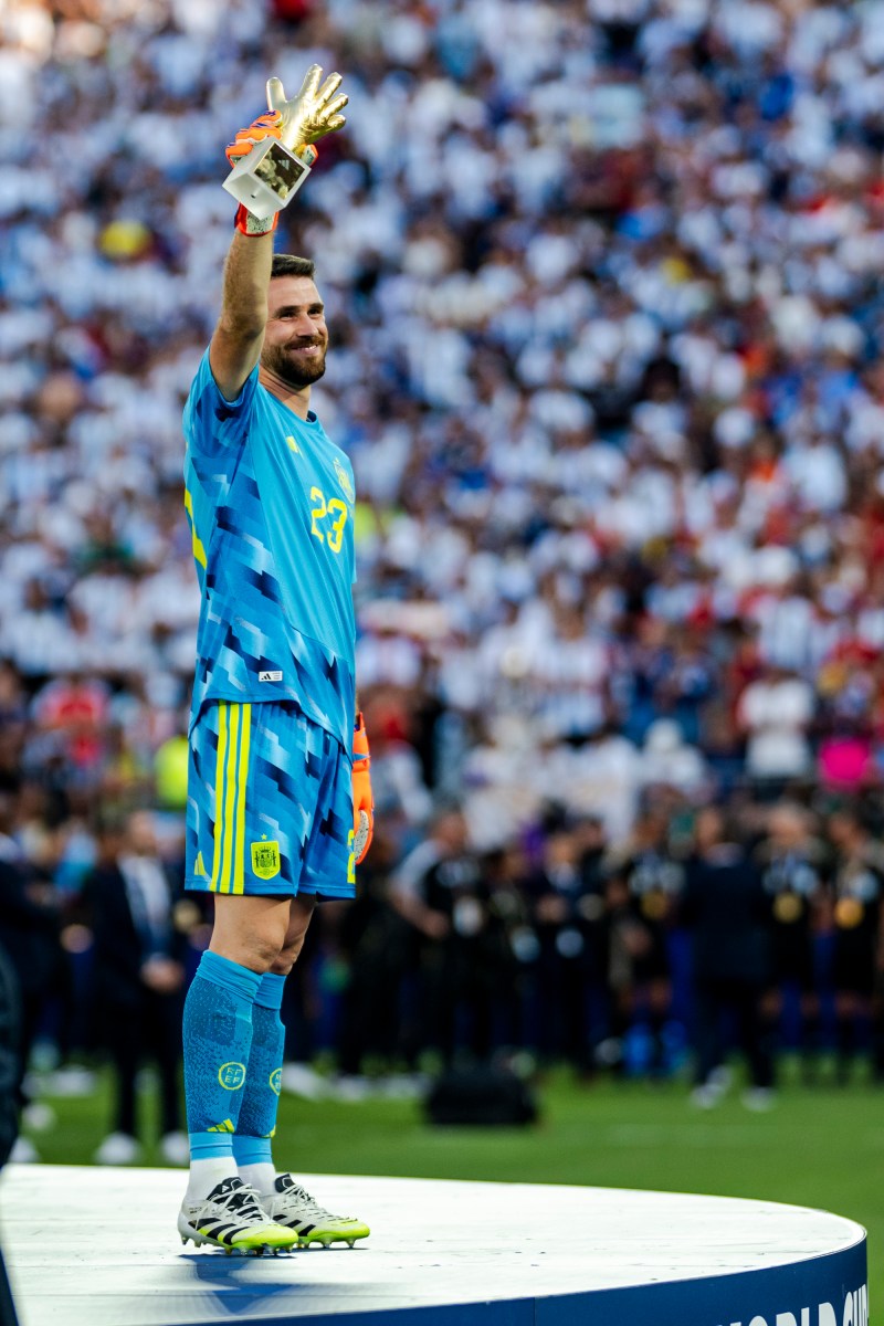 President Donald J. Trump presents medals following the FIFA World Cup Final between Spain and Argentina, Sunday, July 19, 2026, at MetLife Stadium in Rutherford, New Jersey. (Official White House Photo by Daniel Torok)