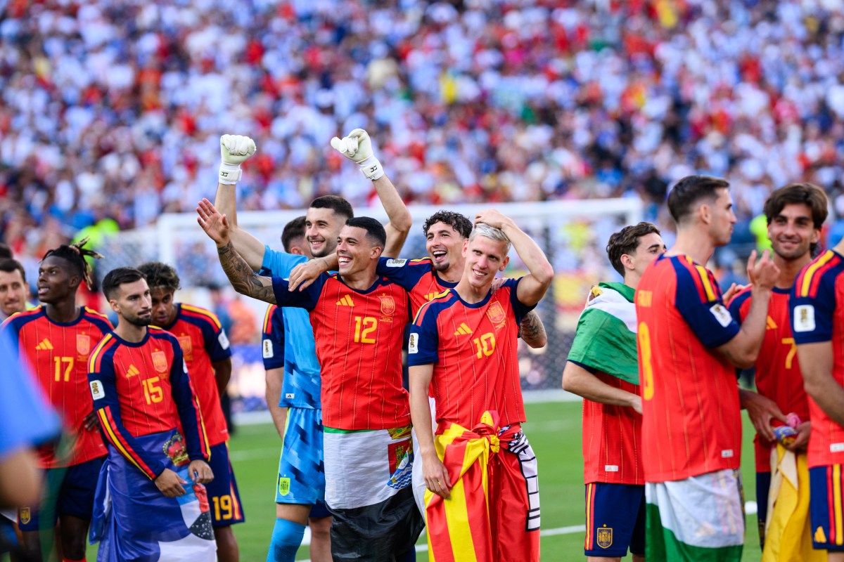 President Donald J. Trump presents medals following the FIFA World Cup Final between Spain and Argentina, Sunday, July 19, 2026, at MetLife Stadium in Rutherford, New Jersey. (Official White House Photo by Daniel Torok)