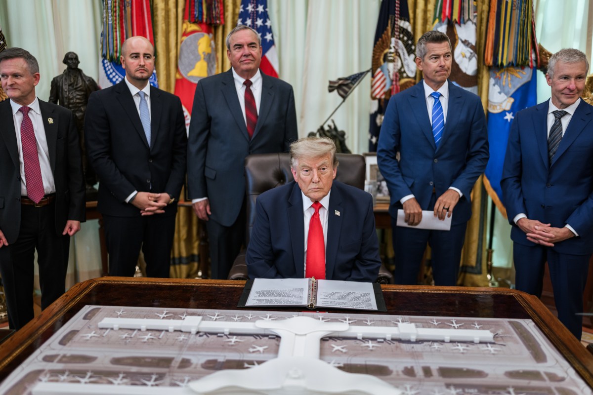 President Donald J. Trump makes an announcement regarding Dulles International Airport alongside Transportation Secretary Sean Duffy in the Oval Office, Wednesday, July 29, 2026. (Official White House Photo by Daniel Torok)