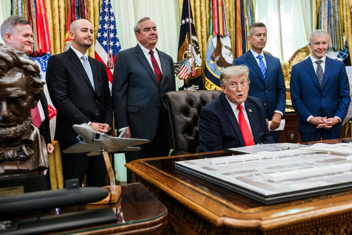 President Donald J. Trump makes an announcement regarding Dulles International Airport alongside Transportation Secretary Sean Duffy in the Oval Office, Wednesday, July 29, 2026. (Official White House Photo by Molly Riley)