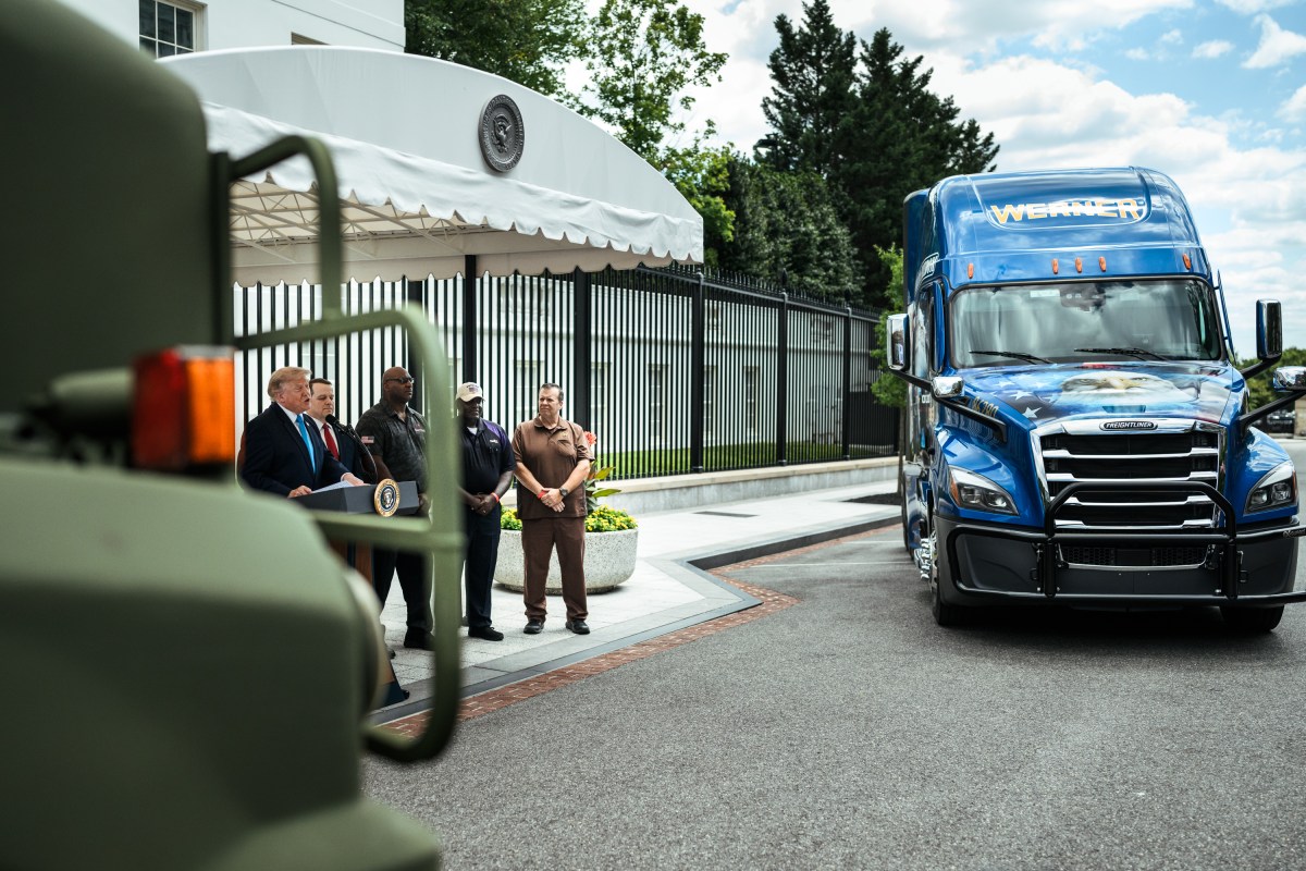 President Donald J. Trump announces a “Freedom Haulers” initiative to attract military veterans to trucking jobs, Thursday, July 30, 2026, at the White House. (Official White House Photo by Daniel Torok)