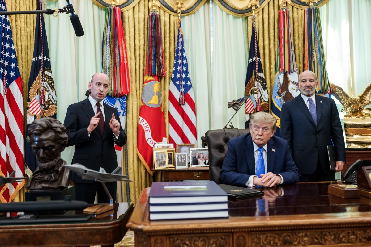 President Donald J. Trump signs Executive Orders alongside Deputy Chief of Staff Stephen Miller and Secretary of Commerce Howard Lutnick in the Oval Office, Thursday, August 6, 2026.(Official White House Photo by Molly Riley)