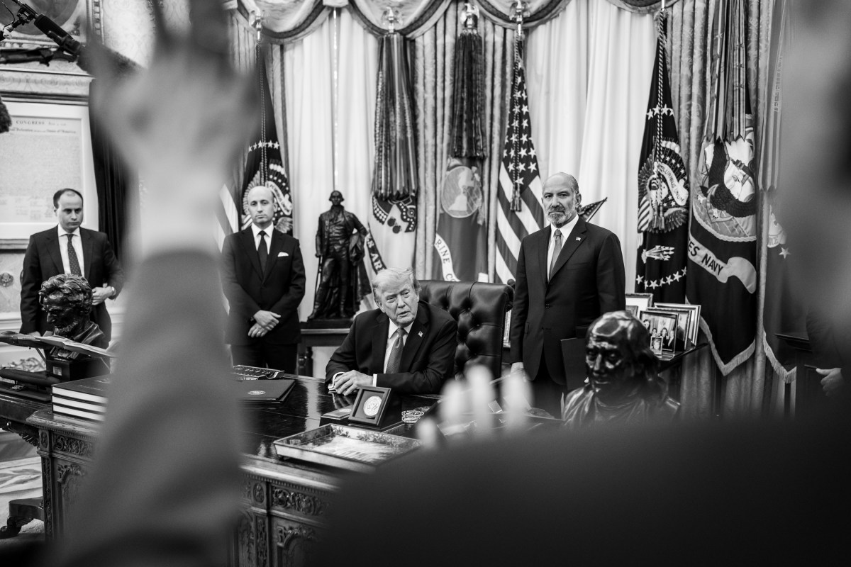 President Donald J. Trump signs Executive Orders alongside Deputy Chief of Staff Stephen Miller and Secretary of Commerce Howard Lutnick in the Oval Office, Thursday, August 6, 2026.(Official White House Photo by Molly Riley)