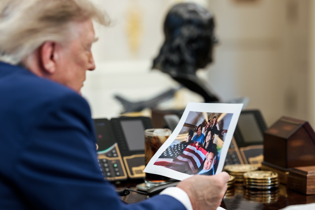 President Donald J. Trump speaks on the phone with freed Russian hostage U.S. Marine veteran Robert Gilman, Tuesday, August 11, 2026, in the Oval Office. (Official White House Photo by Joyce N. Boghosian)