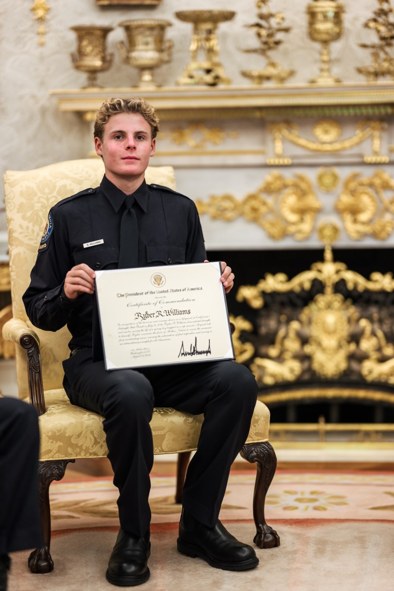 President Donald J. Trump meets with hero-lifeguard Ryder Williams, 16, and Nathaniel Rai, 10, and their families and Santa Cruz officials in the Oval Office, Monday, August, 17, 2026. Williams rescued Nai from rough surf at Seabright State Beach in Santa Cruz, California on July 25, 2026. (Official White House Photo by Daniel Torok)
