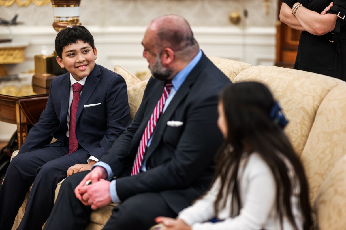 President Donald J. Trump meets with hero-lifeguard Ryder Williams, 16, and Nathaniel Rai, 10, and their families and Santa Cruz officials in the Oval Office, Monday, August, 17, 2026. Williams rescued Nai from rough surf at Seabright State Beach in Santa Cruz, California on July 25, 2026. (Official White House Photo by Daniel Torok)