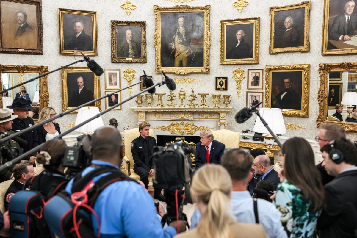 President Donald J. Trump meets with hero-lifeguard Ryder Williams, 16, and Nathaniel Rai, 10, and their families and Santa Cruz officials in the Oval Office, Monday, August, 17, 2026. Williams rescued Nai from rough surf at Seabright State Beach in Santa Cruz, California on July 25, 2026. (Official White House Photo by Daniel Torok)