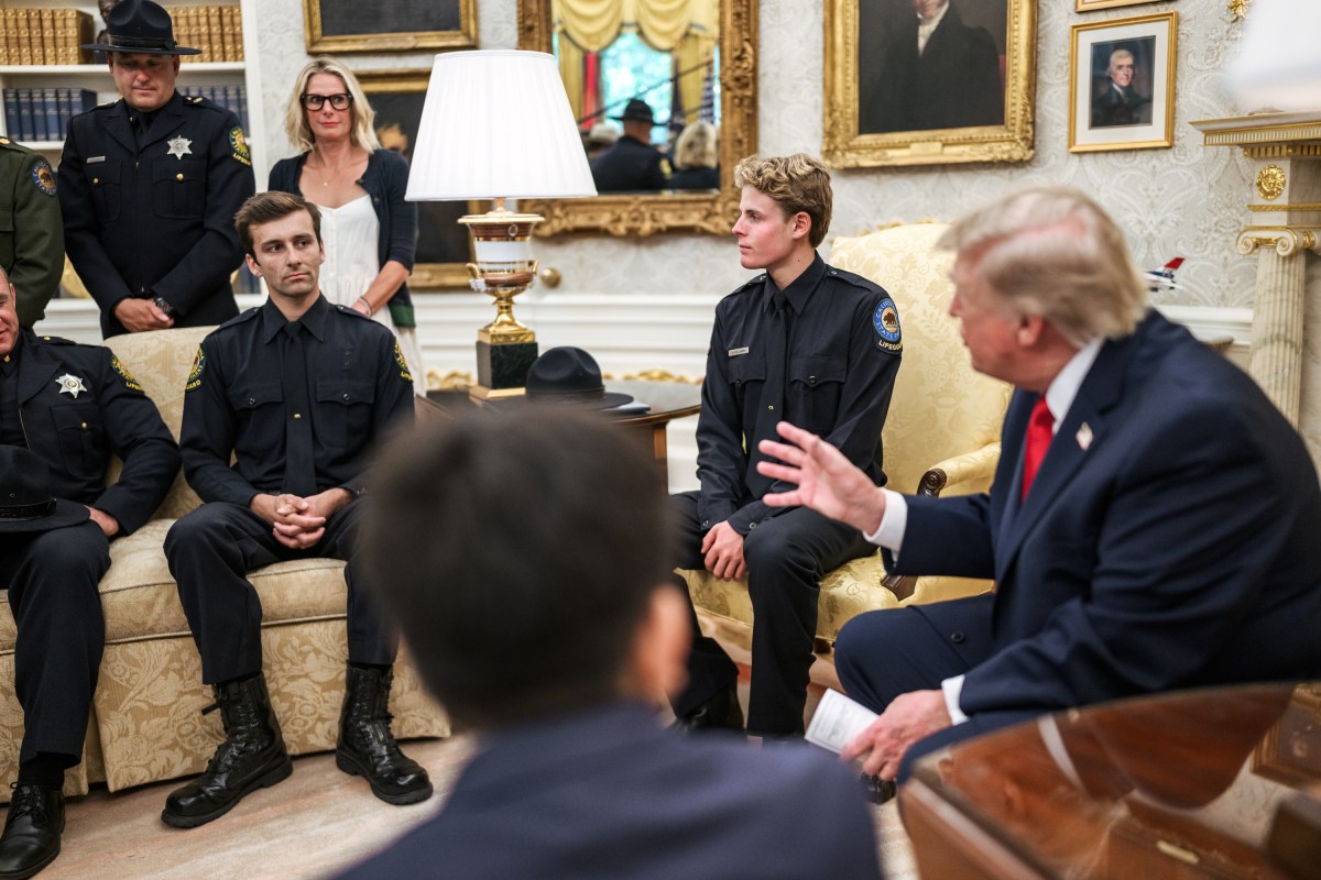 President Donald J. Trump meets with hero-lifeguard Ryder Williams, 16, and Nathaniel Rai, 10, and their families and Santa Cruz officials in the Oval Office, Monday, August, 17, 2026. Williams rescued Nai from rough surf at Seabright State Beach in Santa Cruz, California on July 25, 2026. (Official White House Photo by Daniel Torok)