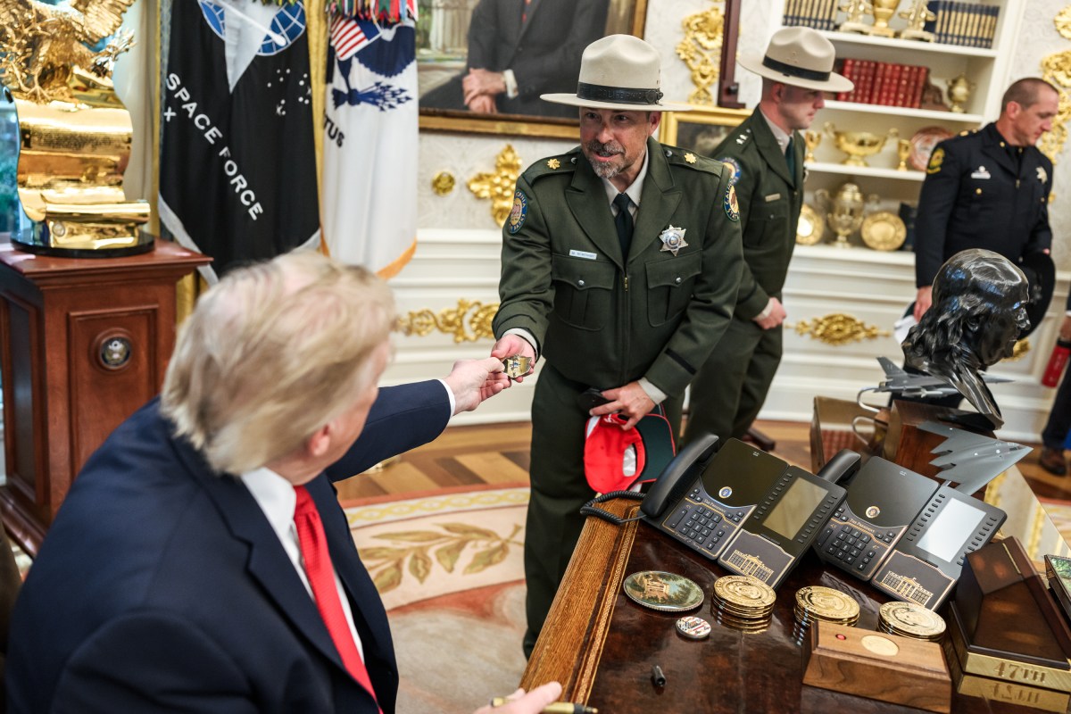 President Donald J. Trump meets with hero-lifeguard Ryder Williams, 16, and Nathaniel Rai, 10, and their families and Santa Cruz officials in the Oval Office, Monday, August, 17, 2026. Williams rescued Nai from rough surf at Seabright State Beach in Santa Cruz, California on July 25, 2026. (Official White House Photo by Daniel Torok)