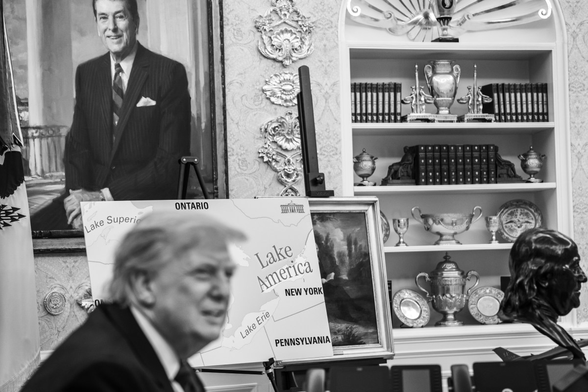 President Donald J. Trump speaks with Deputy Chief of Staff Stephen Miller, Secretary of the Interior Doug Burgum, and others before announcing the renaming of Lake Ontario to Lake America, Thursday, August 27, 2026, in the Oval Office. (Official White House Photo by Molly Riley)