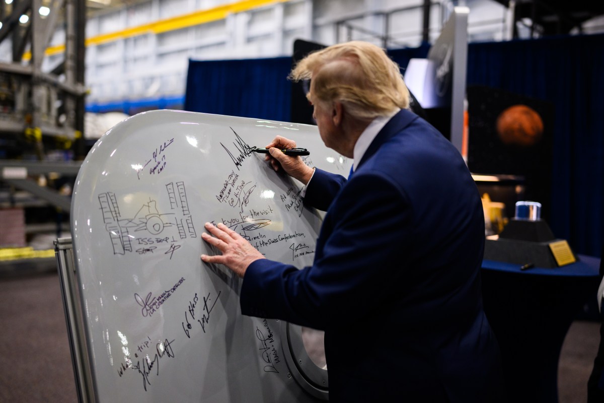 President Donald J. Trump signs the International Space Station mockup mission hatch at the NASA Johnson Space Center, Friday, August 28, 2026, in Houston, Texas. (Official White House Photo by Daniel Torok)