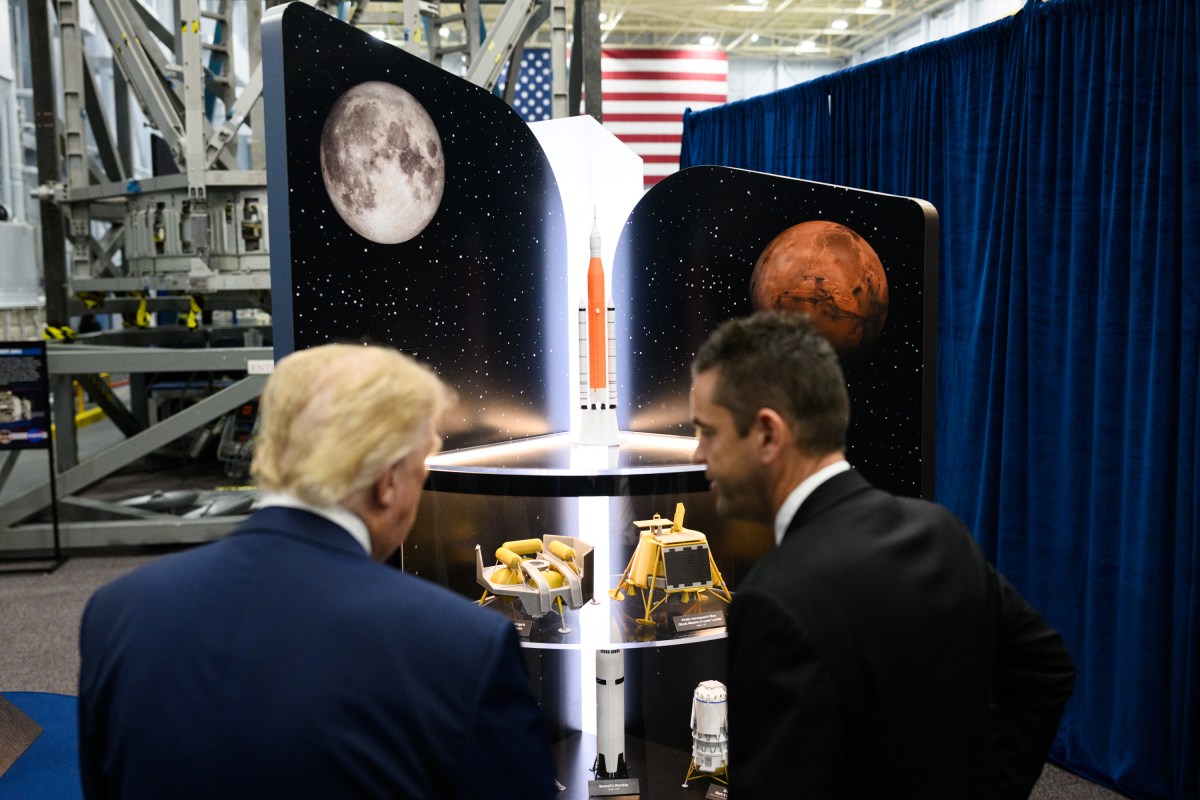President Donald J. Trump signs the International Space Station mockup mission hatch at the NASA Johnson Space Center, Friday, August 28, 2026, in Houston, Texas. (Official White House Photo by Daniel Torok)