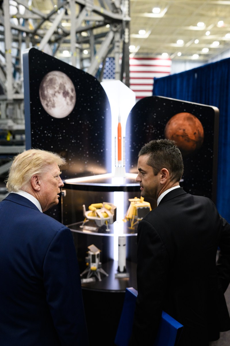 President Donald J. Trump signs the International Space Station mockup mission hatch at the NASA Johnson Space Center, Friday, August 28, 2026, in Houston, Texas. (Official White House Photo by Daniel Torok)