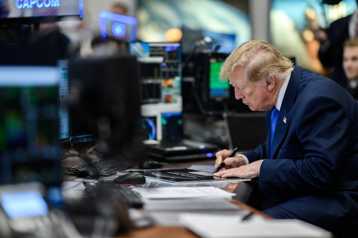 President Donald J. Trump calls the International Space Station from NASA Mission Control Center at the NASA Johnson Space Center, Friday, August 28, 2026, in Houston, Texas. (Official White House Photo by Daniel Torok)
