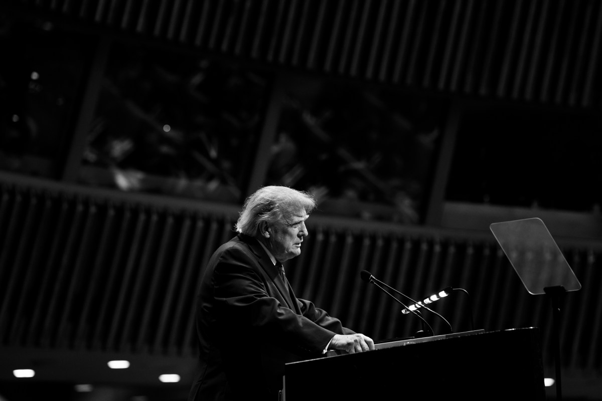 La primera dama Melania Trump asiste al discurso del presidente Donald J. Trump en la 80.ª sesión de la Asamblea General de las Naciones Unidas, el martes 22 de septiembre de 2026, en la sede de la ONU en la ciudad de Nueva York. (Fotografía oficial de la Casa Blanca por Andrea Hanks)