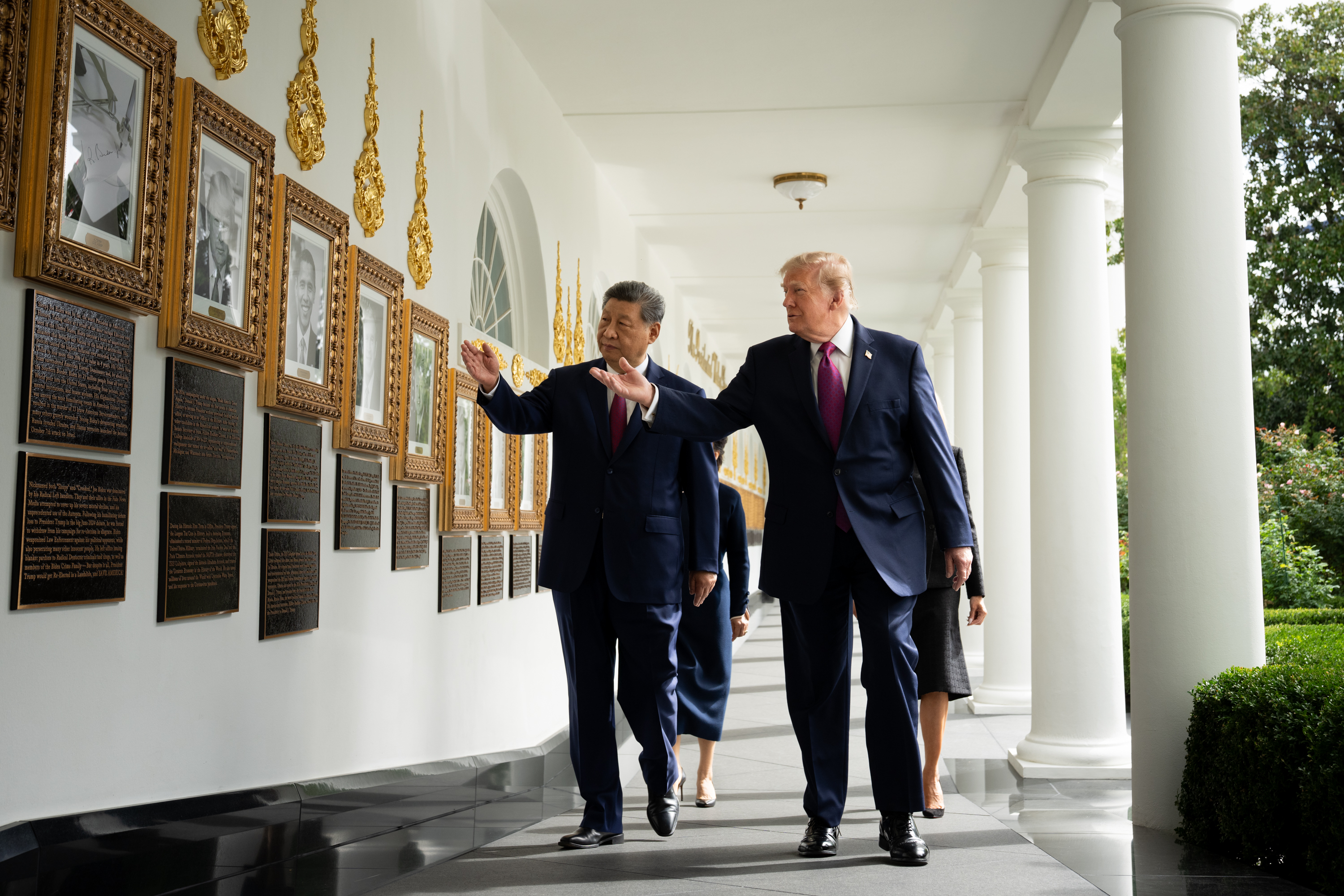 A military review and a performance by the Army Fife and Drum Corps take place in the White House Rose Garden during a State Arrival ceremony for President Xi Jinping of China and First Lady Peng Liyuan, Thursday, September 24, 2026. (Official White House Photo by Andrea Hanks)