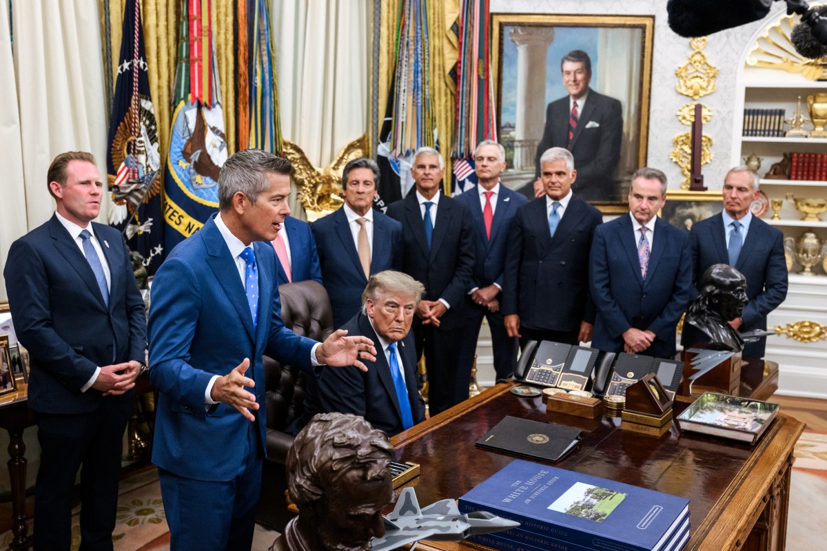 President Donald J. Trump meets with U.S. travel executives in the Oval Office, Wednesday, September 2, 2026. (Official White House Photo by Joyce N. Boghosian)