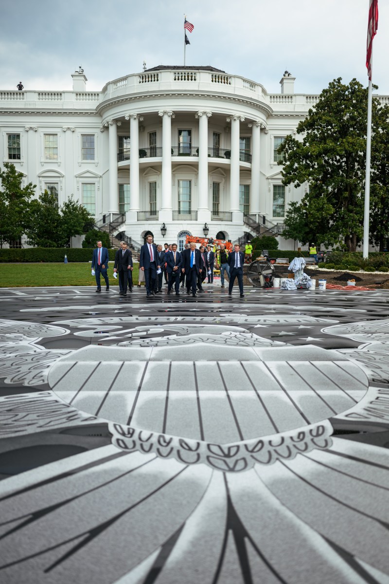 President Donald J. Trump gives U.S. travel executives a tour of the White House grounds after a press conference in the Oval Office, Wednesday, September 2, 2026. (Official White House Photo by Molly Riley)