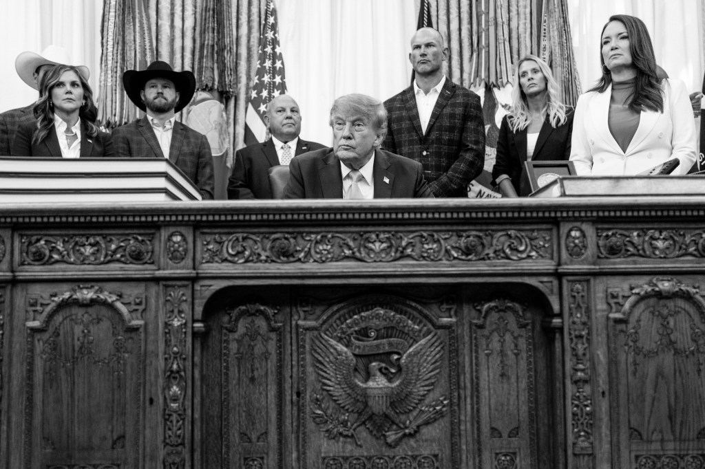 President Donald J. Trump signs executive orders in the Oval Office, Friday, September 4, 2026. (Official White House Photo by Abe McNatt)
