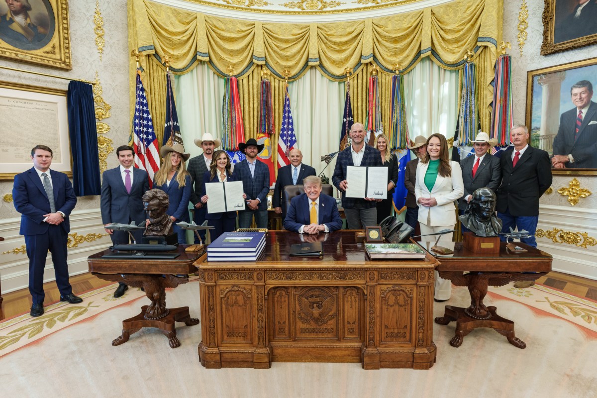 President Donald J. Trump signs executive orders in the Oval Office, Friday, September 4, 2026. (Official White House Photo by Abe McNatt)