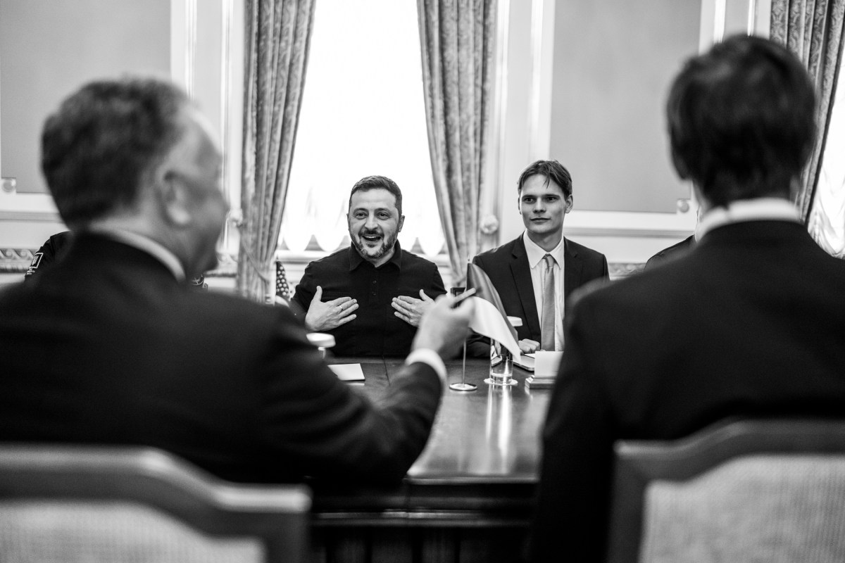 U.S. Special Envoy Steve Witkoff and Jared Kushner meet with Ukrainian President Volodymyr Zelenskyy at Mariinsky Palace in Kyiv, Ukraine, Sunday, September 6, 2026, to continue dialogue to end the Russia-Ukraine War. (Official White House Photo by Daniel Torok)