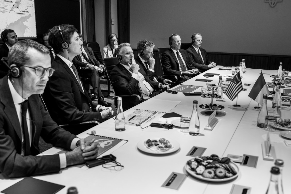 U.S. Special Envoy Steve Witkoff and Jared Kushner meet with Ukrainian President Volodymyr Zelenskyy at Mariinsky Palace in Kyiv, Ukraine, Sunday, September 6, 2026, to continue dialogue to end the Russia-Ukraine War. (Official White House Photo by Daniel Torok)