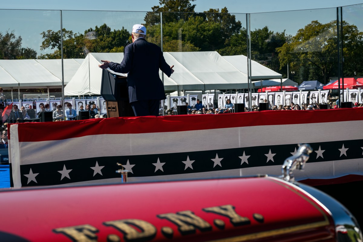 President Donald J. Trump participates in a Steel Across America event commemorating the 25th anniversary of the September 11 terrorist attacks, Tuesday, September 8, 2026, on the Ellipse in Washington, D.C. (Official White House Photo by Daniel Torok)