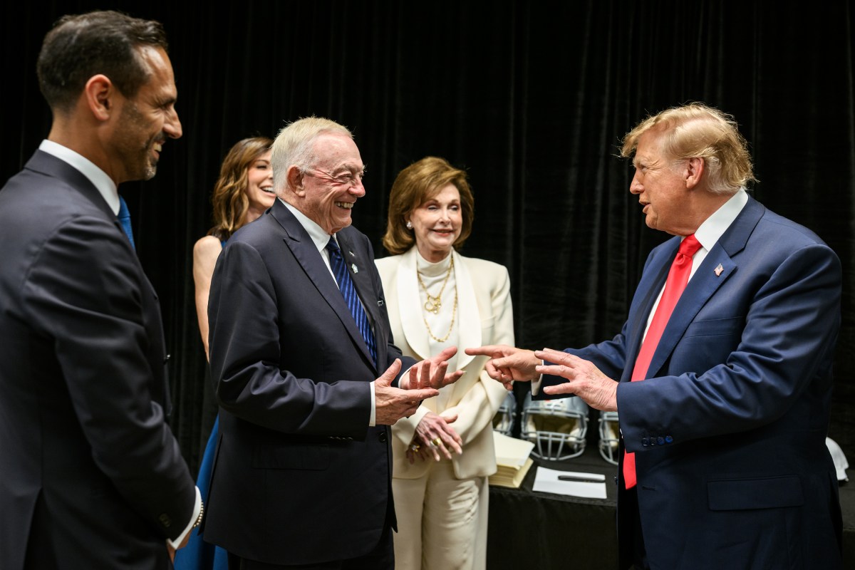 President Donald J. Trump speaks with Dallas Cowboys owner Jerry Jones, Thursday, September 10, 2026, at the Rosewood Mansion on Turtle Creek in Dallas, Texas. (Official White House Photo by Daniel Torok)