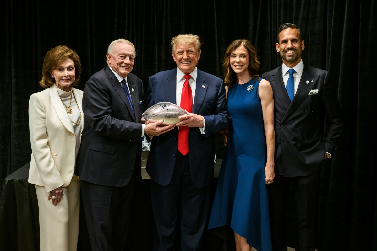 President Donald J. Trump speaks with Dallas Cowboys owner Jerry Jones, Thursday, September 10, 2026, at the Rosewood Mansion on Turtle Creek in Dallas, Texas. (Official White House Photo by Daniel Torok)