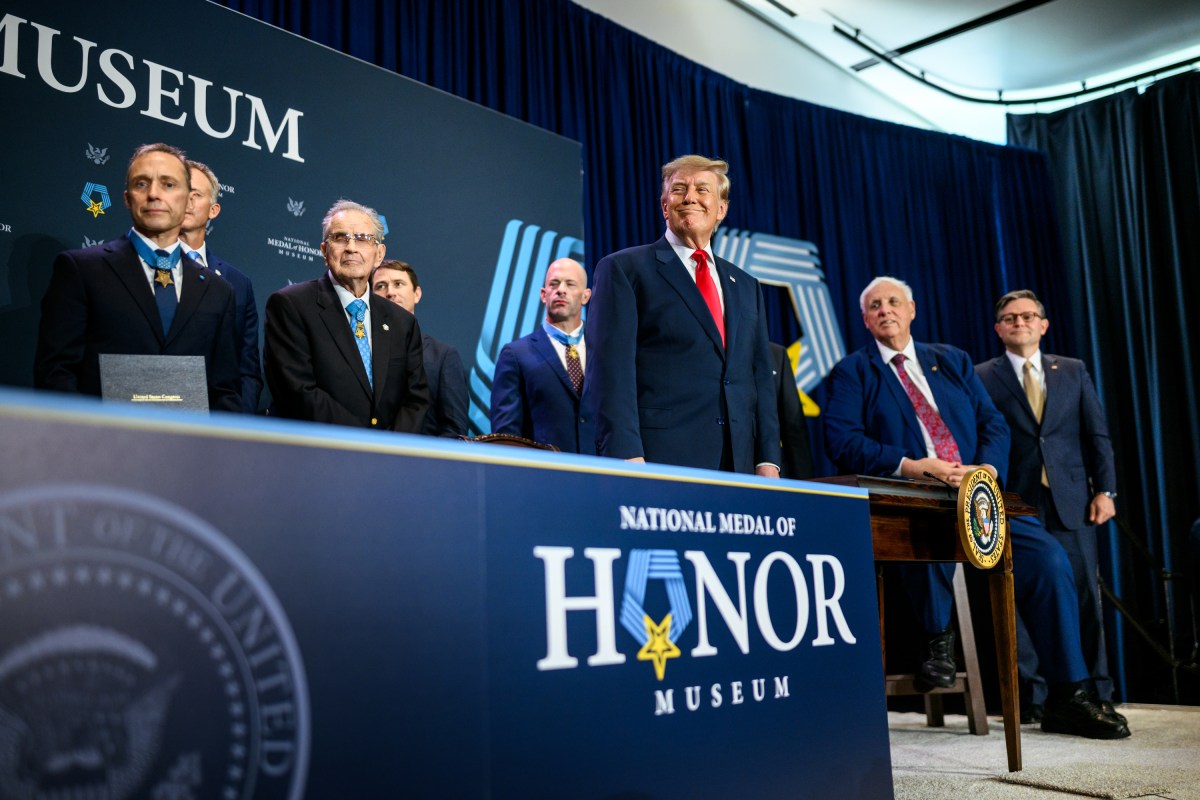 President Donald J. Trump delivers remarks and signs a bill establishing a monument to Medal of Honor recipients, to be located on the National Mall in Washington, D.C.,at the National Medal of Honor Museum in Arlington, Texas, Thursday, September 10, 2026. (Official White House Photo by Daniel Torok)