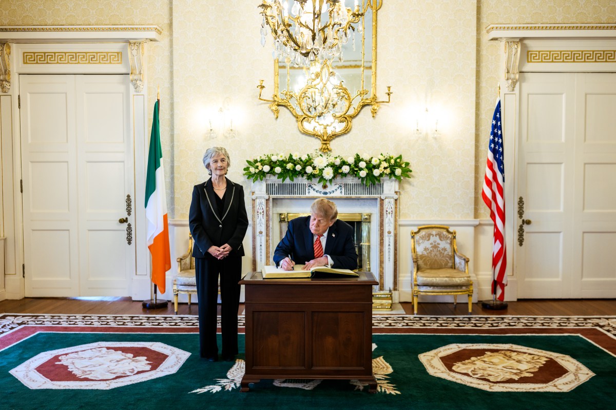 President Donald J. Trump signs the visitors book at Aras An Uachtarai, the official residence of the president of Ireland, Saturday, September 12, 2026, in Dublin. (Official White House Photo by Daniel Torok)